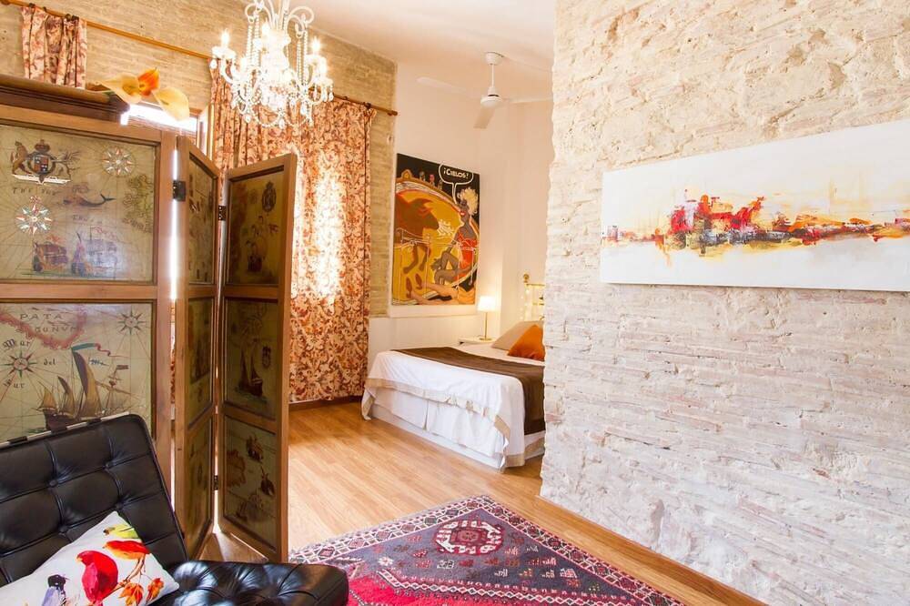 Entire apartment, Penthouse Cathedral Quarter Mester Apartments .central A/C and high speed wifi in Valencia City Centre, Valencia