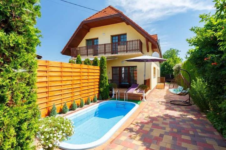 Ferienhaus für 10 Personen, mit Pool und Garten