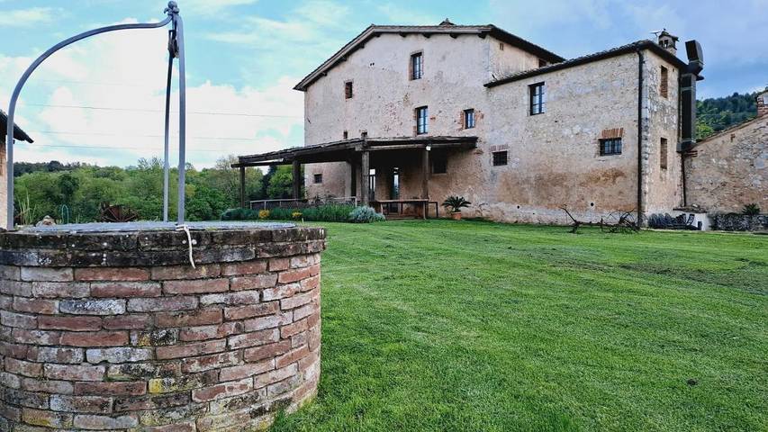 Agriturismo per 2 persone, con giardino e panorama nonché piscina in Sovicille