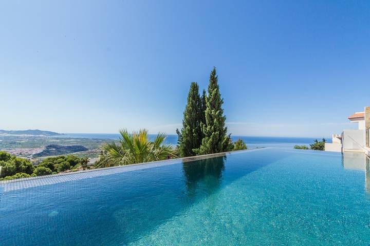 Villa "La Perla" mit Meerblick, privatem Pool & WLAN in Monte de los Almendros, Salobreña