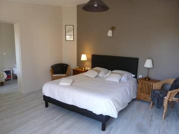 Location de vacances pour 4 personnes, avec jardin et vue, adapté aux familles à Thaon