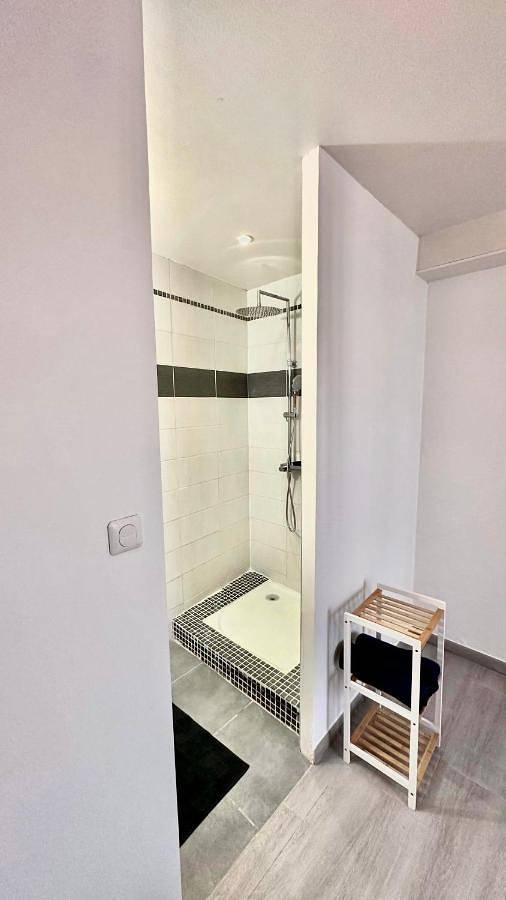Appartement entier, One-Bedroom Apartment in Colombiers, Côte d'Améthyste