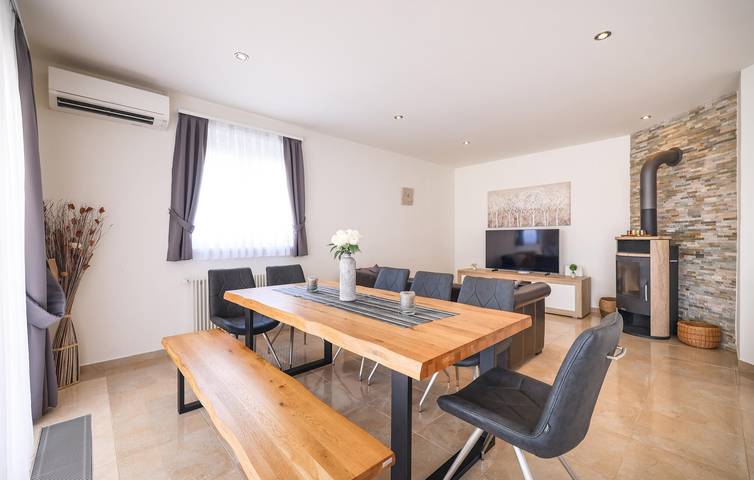 Ferienhaus für 8 Personen, mit Pool und Garten sowie Terrasse in Vrsi - 4