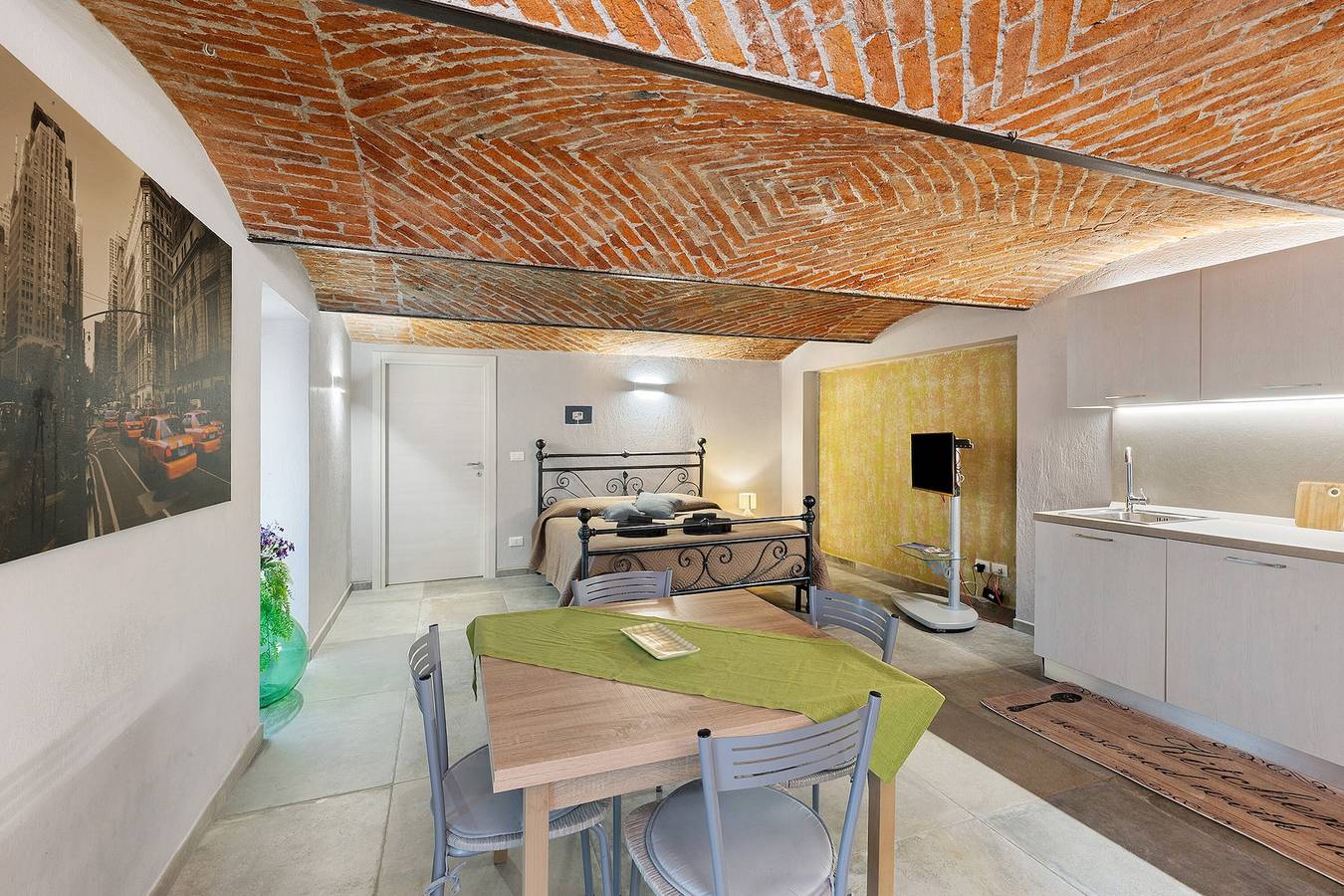 Appartement entier, Ferme « Al Campo Del Nocciolo Agriturismo » avec vue sur la montagne, Wi-Fi et climatisation in Busca, Province de Coni