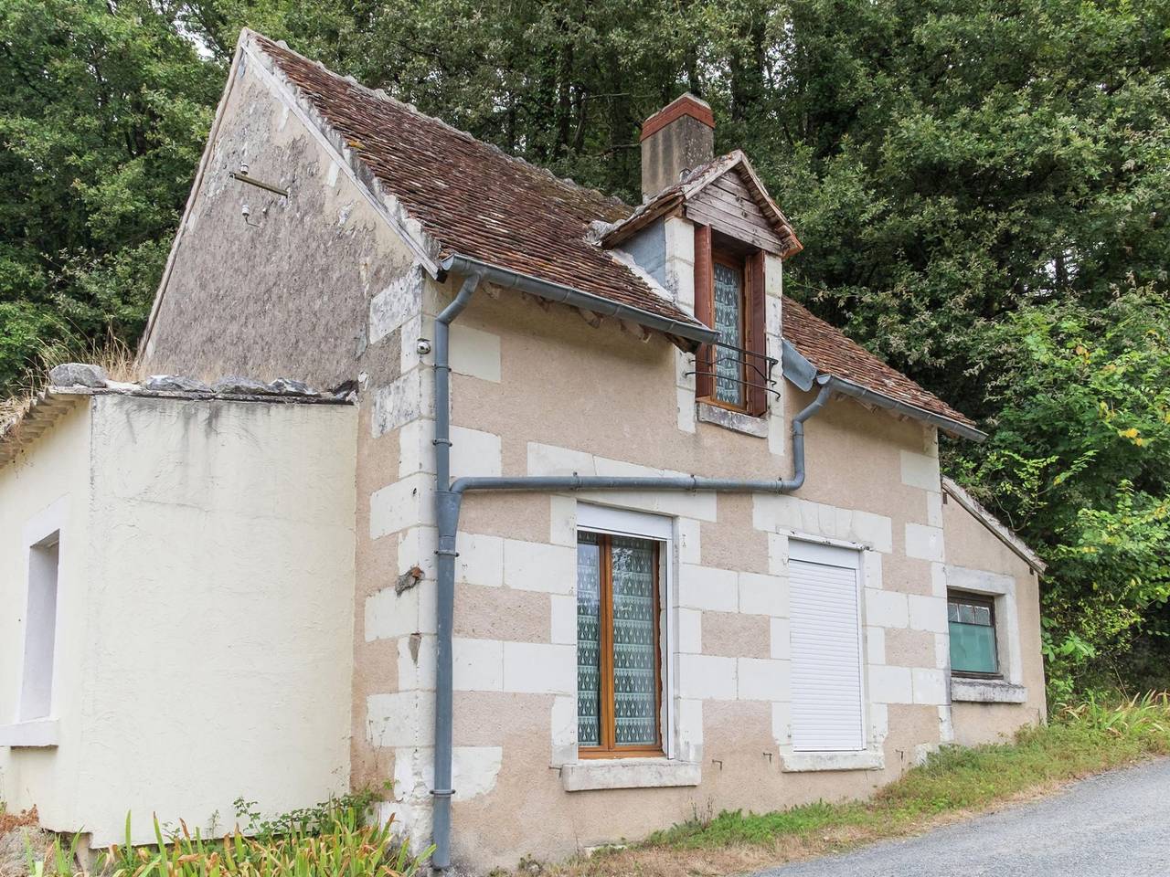 A cave house with a splendid, historic charm in Faverolles, Vallée de la Loire