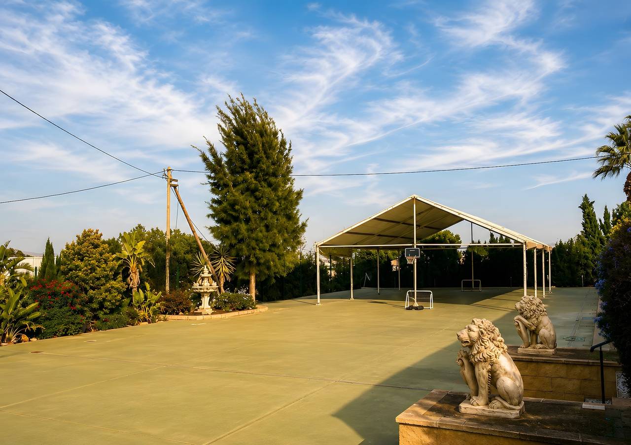 Villa « Gran Chalet Retreat » avec vue montagne, piscine privée et climatisation in Orihuela, Province d'Alicante