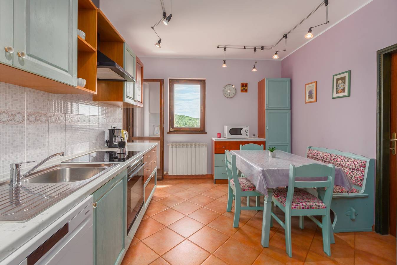 Ganze Wohnung, Rustikale Wohnung Dora mit Balkon und privatem Parkplatz





 in Vrsar, Općina Vrsar