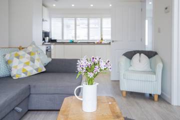 Log Cabin for 2 People in Saundersfoot, Pembrokeshire, Photo 3