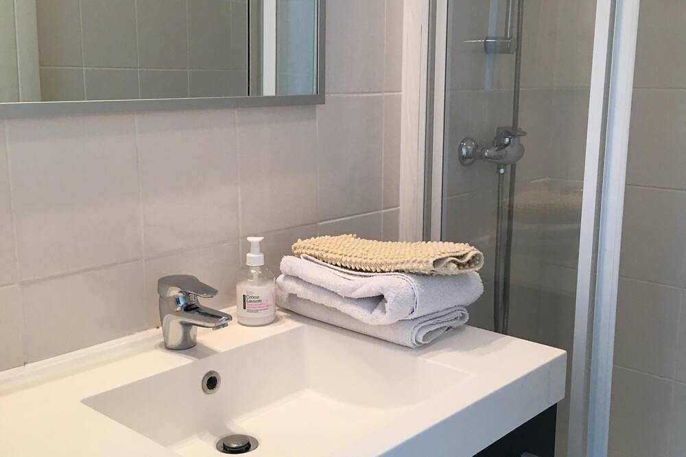 Appartement entier, Escale  Sur  Le Lac. in Le Bourget-du-Lac, Région de Chambéry