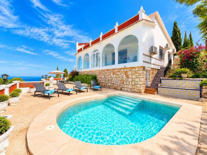Chalet para 4 personas, con Balcón y Terraza además de Jardín y Piscina en Les Rotes