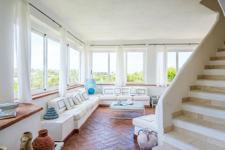 Villa pour 8 personnes, avec jardin et vue ainsi que piscine et balcon à Porto Cervo - 3