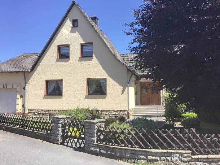 Ferienwohnung für 7 Personen, mit Ausblick und Garten, kinderfreundlich in Kall