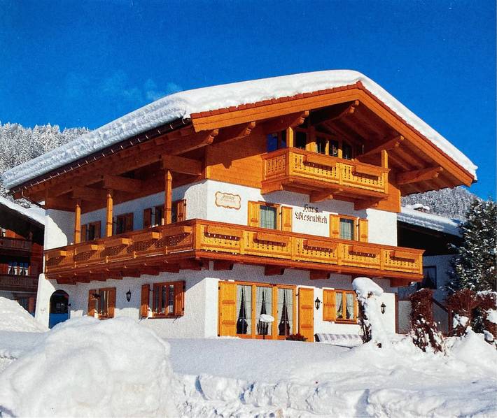 Ganze Ferienwohnung, Haus Wiesenblick - Sonnige Ferienwohnung von 45m² bis 65m², Balkon und extra Küche in Reit im Winkl, Bayerische Alpen