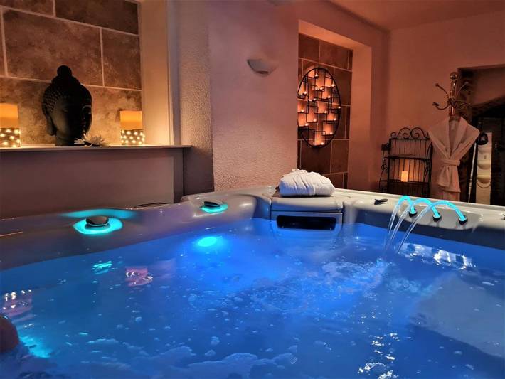 Hôtel pour 2 personnes, avec jardin et jacuzzi - 1