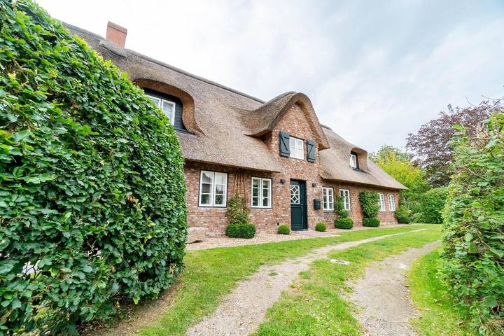 Ferienhaus für 9 Personen, mit Terrasse und Garten sowie Sauna in Alkersum
