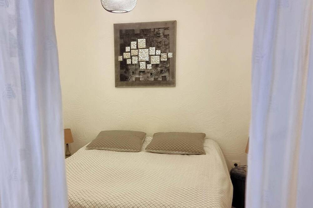 Entire apartment, Coeur de ville, T2, pedestrian street, Digne les Bains in Digne-les-Bains, Alpes-de-Haute-Provence