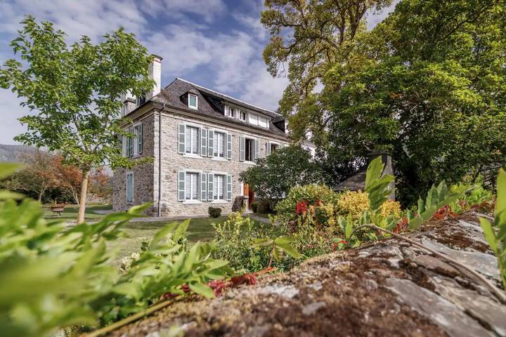 Location de vacances pour 4 personnes, avec Jardin en Midi-Pyrénées