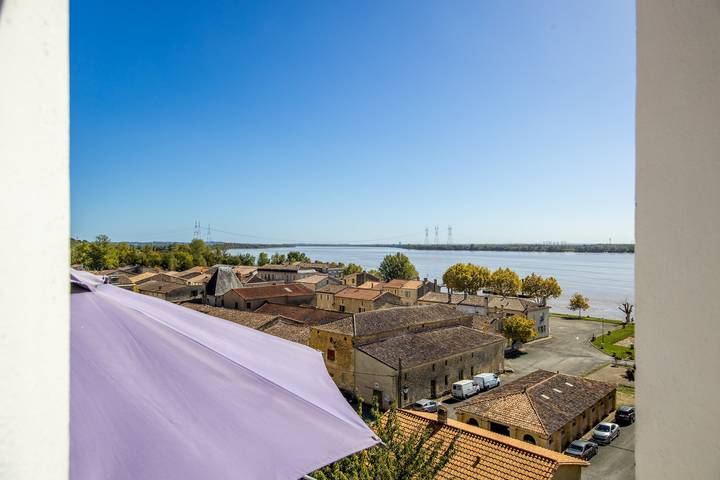Appartement entier, Appartement 'Bellevue' avec Wi-Fi et climatisation in Bourg, Région de Blaye