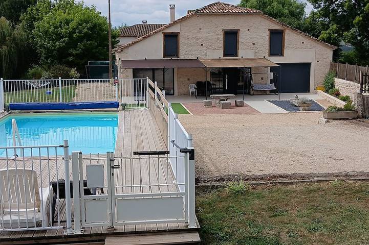 Location de vacances pour 15 personnes, avec Terrasse et Jardin à Montfermier