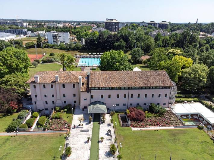 Appartamento per 3 persone, con Terrazza e Giardino nonché Piscina e Panorama a Castelfranco Veneto