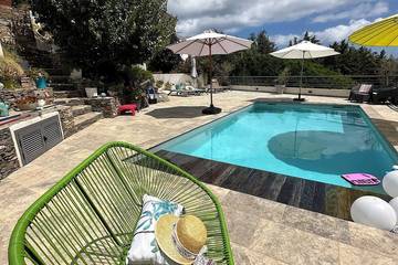 Gîte pour 4 personnes, avec jardin ainsi que terrasse et piscine à Brando