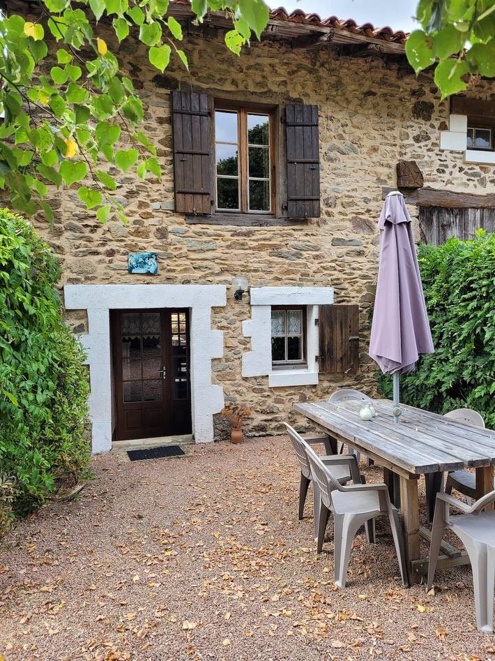 Holiday Home 'Gîte La Cave' with Shared Pool, Private Terrace and Wifi in Saint-Saud-Lacoussière, Périgord-Limousin Regional Nature Park