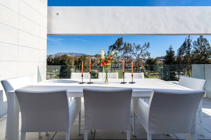 Entire apartment, Holiday Apartment Navigolf 470 with Mountain View, Pool, Terrace & Wi-Fi in La Cala de Mijas, Mijas