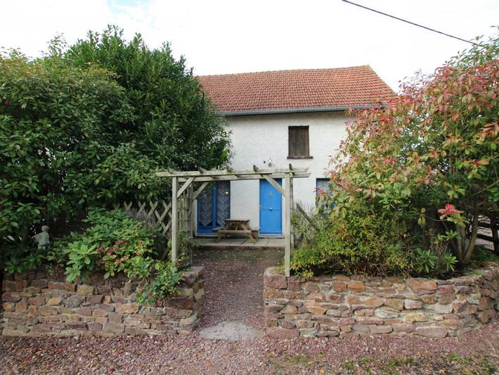Gîte pour 4 personnes, avec jardin à Cérences