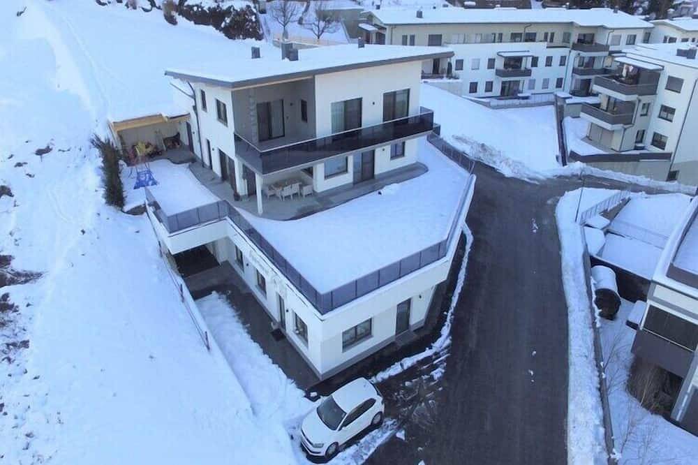 Entire apartment, Top holiday flat in Fügen near the ski area in Fügen, Ski-Optimal Hochzillertal