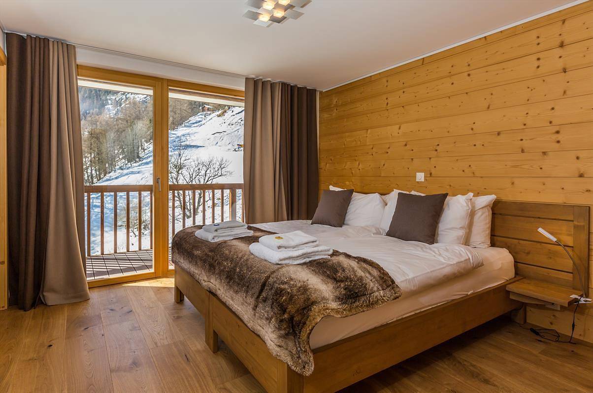 Entire apartment, Luxury Apartment, 2 Bedrooms Chalet Rahas A Grimentz - By Mrs Miggins in Grimentz, Anniviers