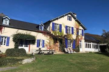 Gîte pour 14 personnes, avec jardin, animaux acceptés dans Lac d'Estaing