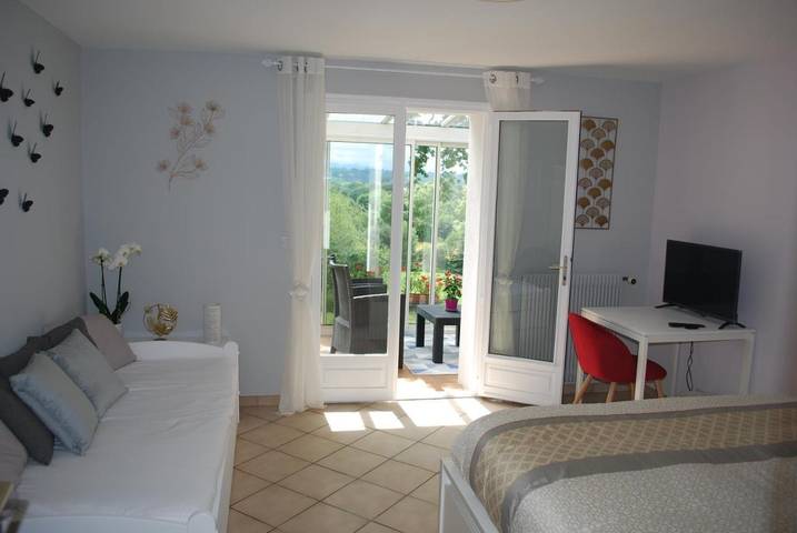 Chambre d’hôte pour 4 personnes, avec Terrasse ainsi que Jardin et Vue
