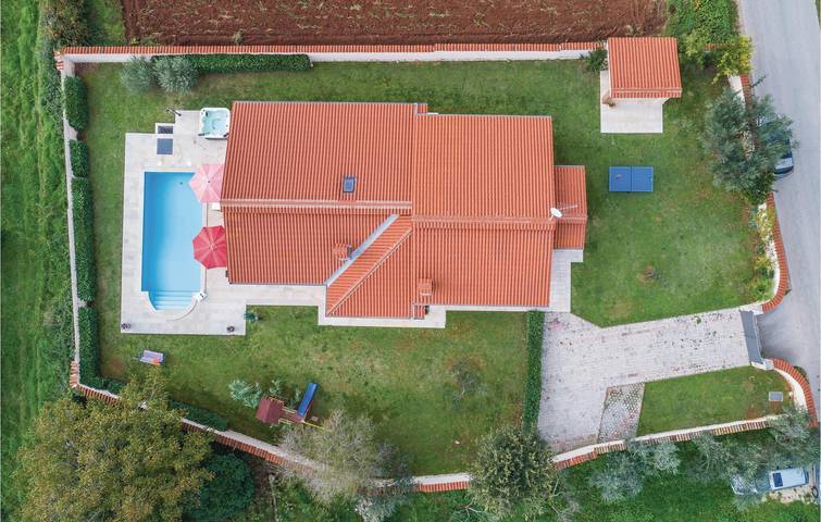 Reizende 1-Zimmer-Wohnung mit Pool, Terrasse und in der Nähe von Sehenswürdigkeiten in Krnica in Krnica, Marčana