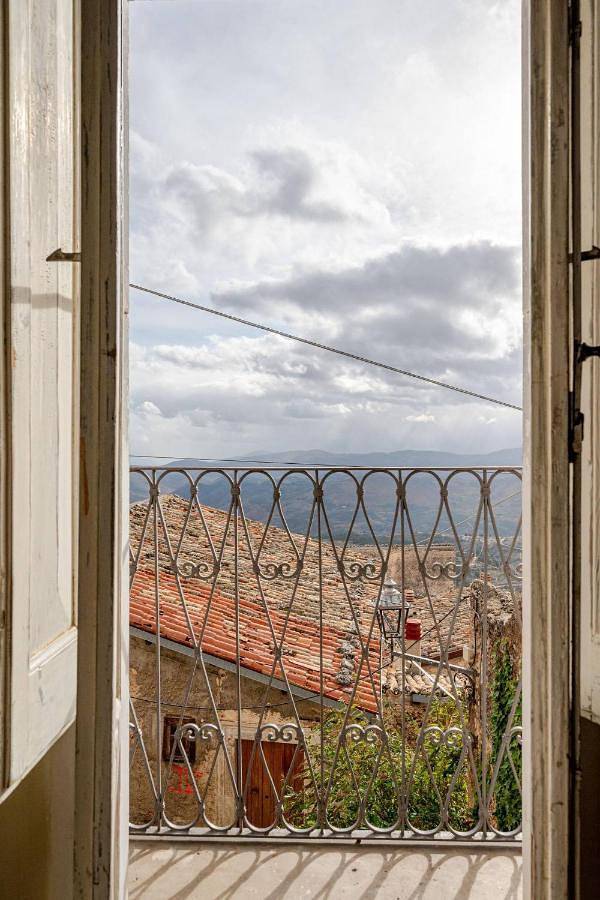 Casa vacanza per 2 persone, con idromassaggio e balcone in Calascio