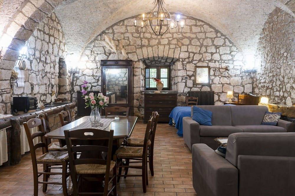 Gemütliche Wohnung in einem Ferienhaus mit Pool,  W-Lan, Tv, Innenhof, Haustiere erlaubt, Parkplatz in Bagnoregio, Viterbo Provinz