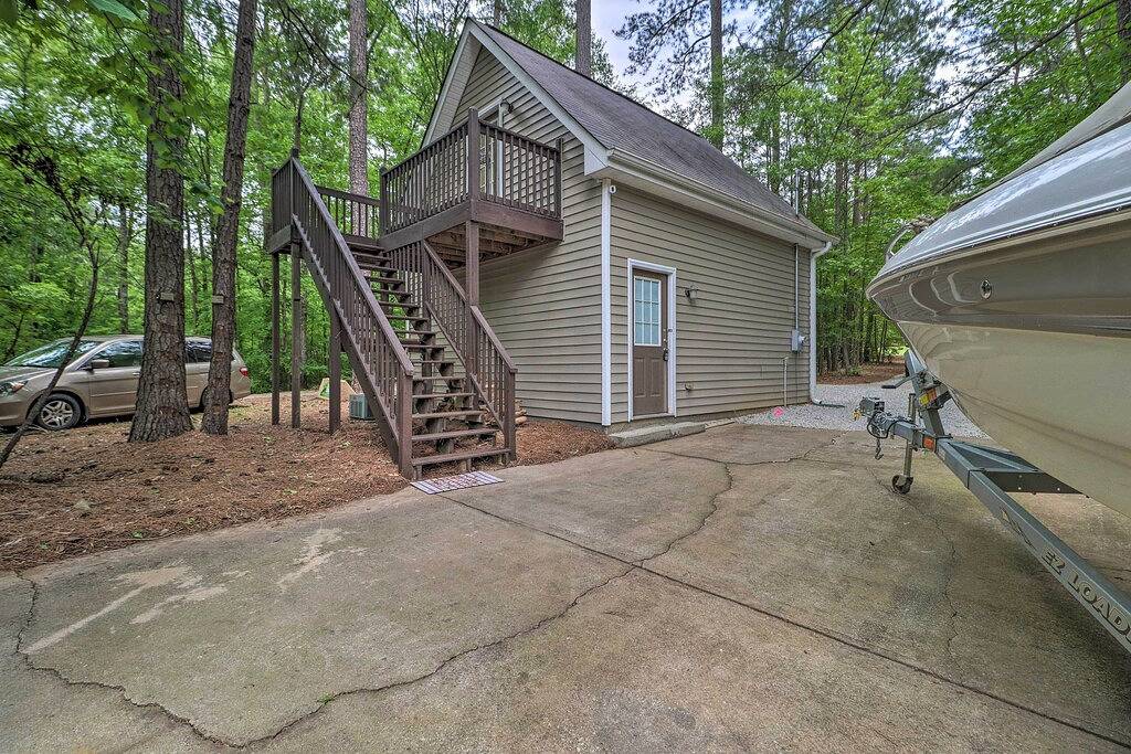 Lakefront House with Private Dock + Fire Pit! in Lake Oconee