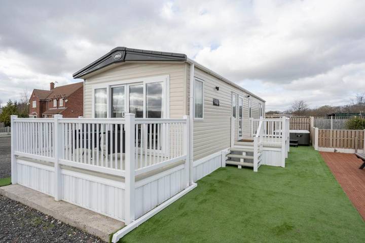 Holiday rental for 6 people, with Balcony and Hot tub as well as Terrace and Garden in Nottinghamshire
