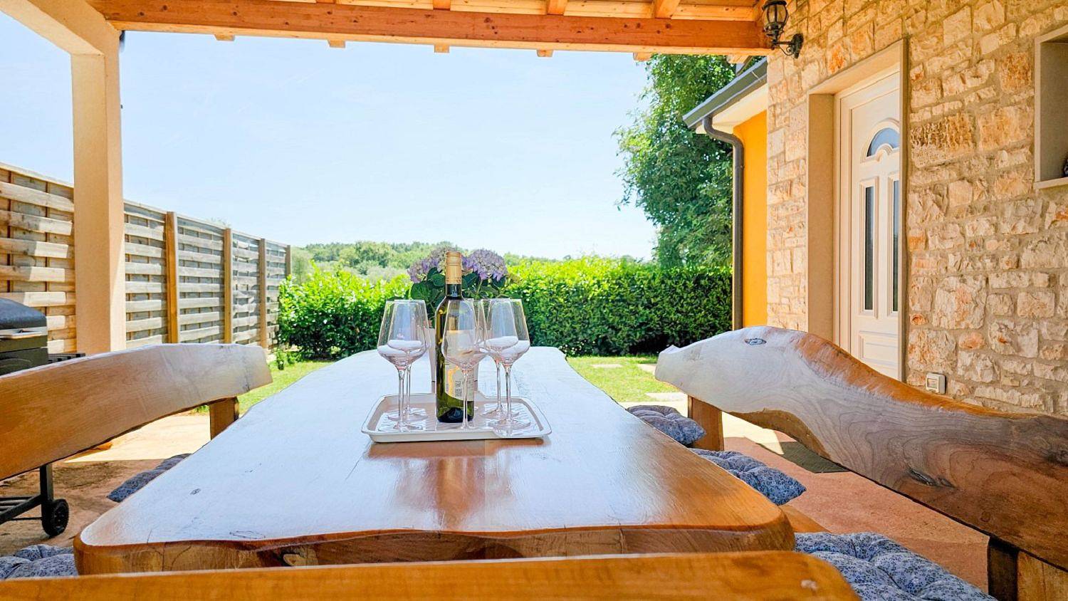 Mediterranes und hundefreundliches Ferienhaus mit grossem Garten in Dajla, Umag und Umgebung