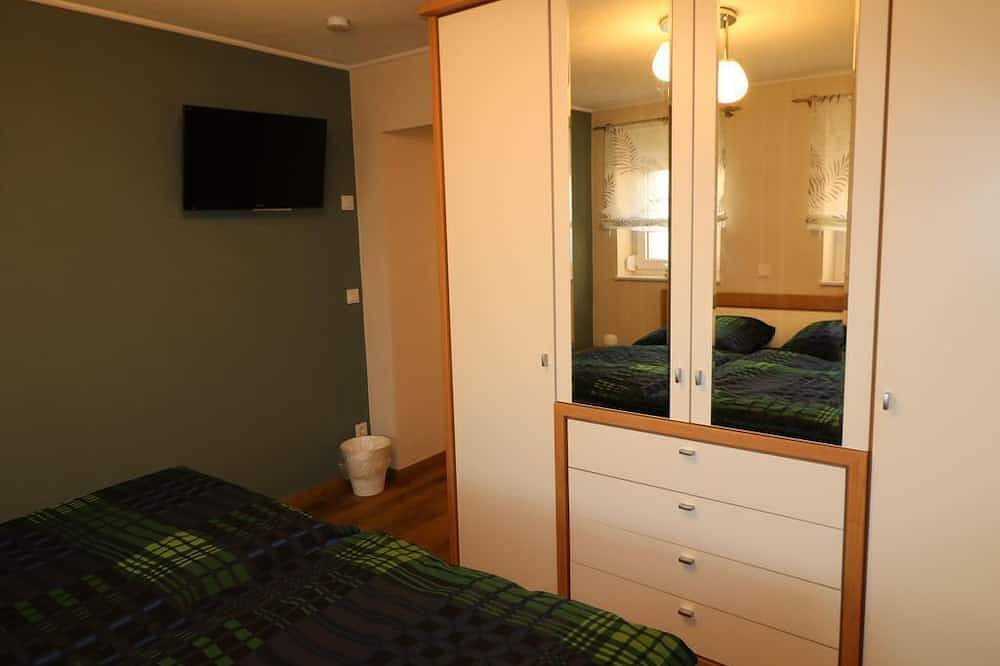 Ganze Wohnung, Ferienwohnung Am Pfaffenderbach - 5-Bett-Ferienwohnung, Dusche/Wc, 2 Schlafräume in Ralingen, Landkreis Trier-Saarburg