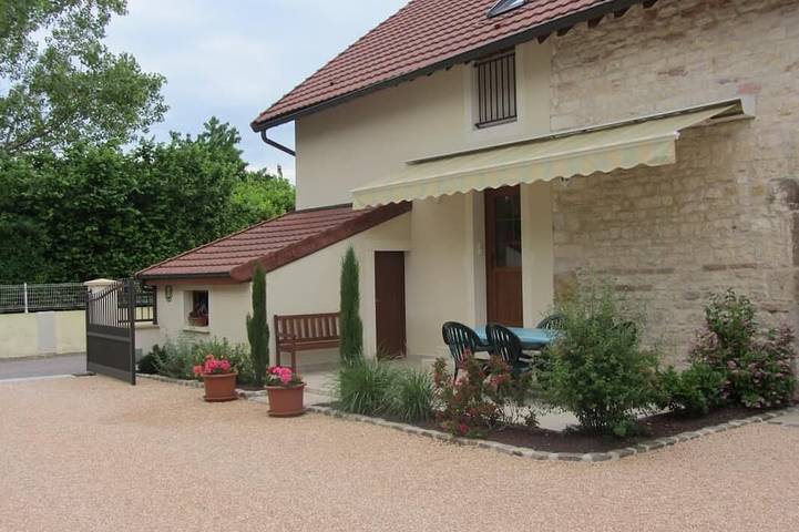 Location de vacances pour 7 personnes, avec Jardin à Saint-Rémy (Saône-et-Loire)