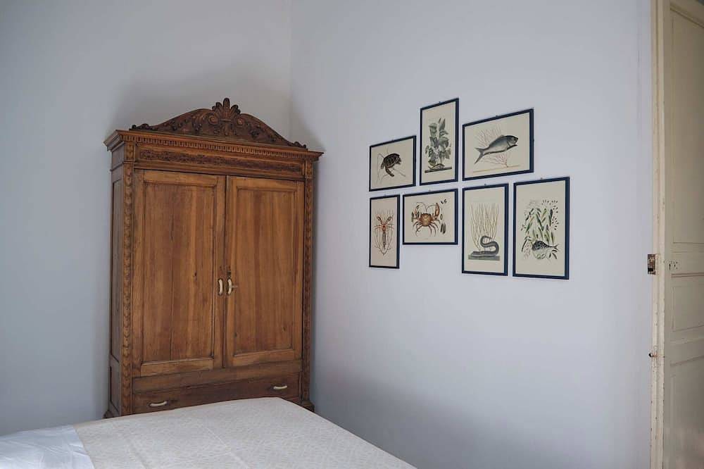 Apartamento entero, At 40 meters from the beach, it offers bright rooms with balconies and a private garage. in Pizzo, Provincia de Vibo Valentia