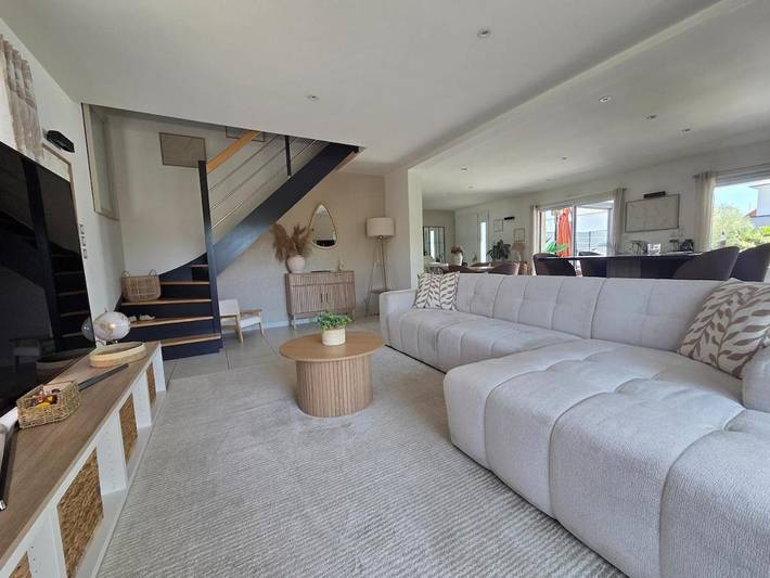 Location de vacances pour 8 personnes, avec Terrasse et Piscine à Saint-Aubin-d'Arquenay