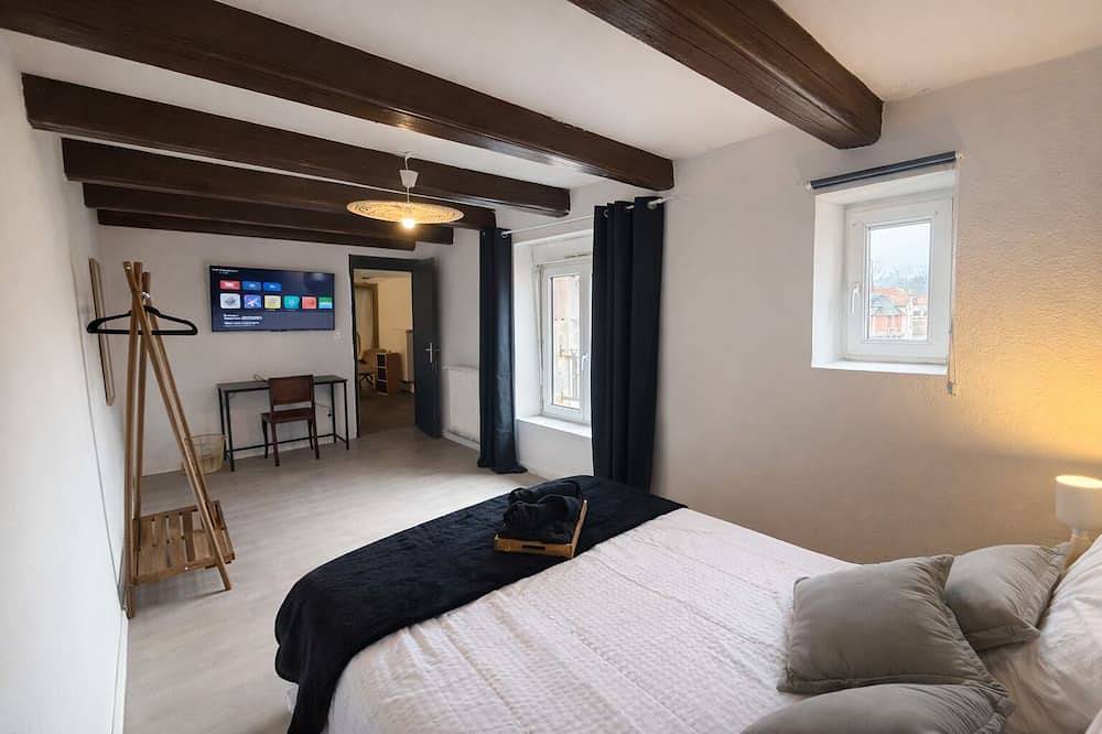 Appartement entier, Spacieux T4 + billard ambiance chic & conviviale in Lunéville, Région de Lunéville