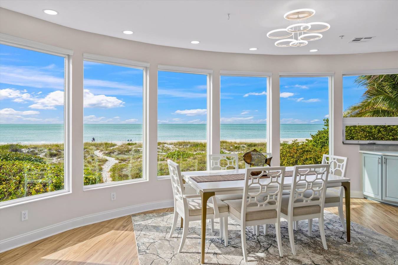 Hel leilighet, 180 Degree Ocean Views Direct Access to Holmes Beach in Ilexhurst, Holmes Beach