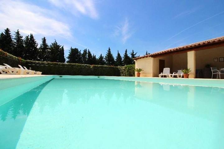 Appartement de vacances pour 5 personnes, avec piscine ainsi que jardin et terrasse