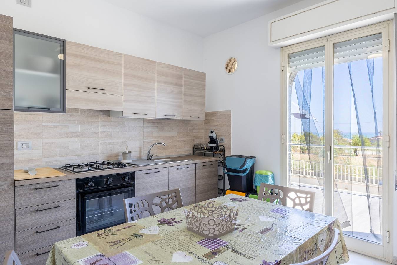 Villa 'Primavera' avec vue sur la mer, terrasse privée et climatisation in Marina di Modica, Modica