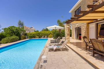 Villa for 6 People in Peyia, South Cyprus, Photo 2