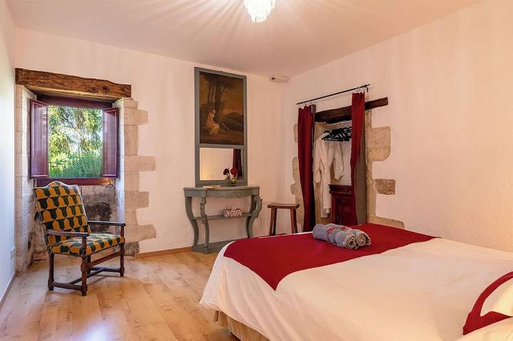 Location de vacances pour 4 personnes, avec sauna et jardin ainsi que jacuzzi et piscine, animaux acceptés à Ajat