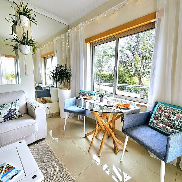 Apartamento inteiro, Apartamento 'T1 Albufeira Tranquilidade' com Piscina Partilhada, Wi-Fi e Ar Condicionado in Albufeira e Olhos de Água, Distrito de Faro