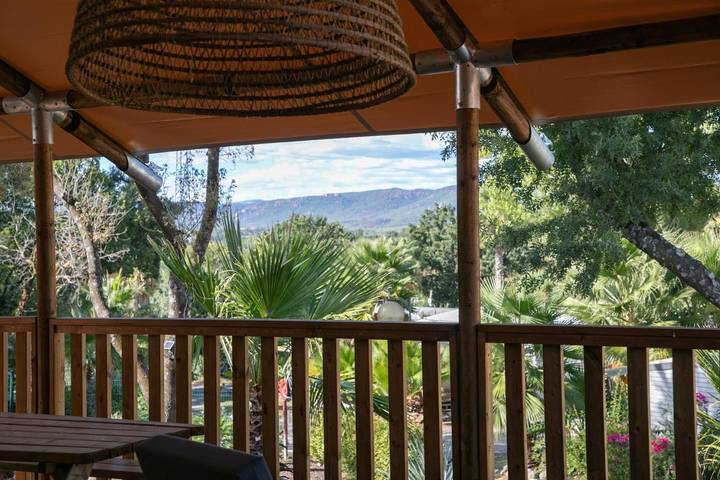 Camping pour 2 personnes, avec jacuzzi ainsi que jardin et piscine à Fréjus - 3